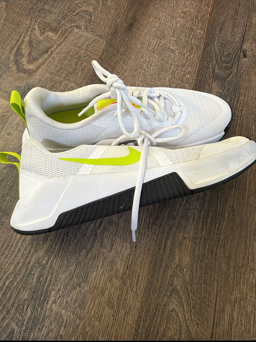 Nike Womens White & Volt Athletic Training Shoes